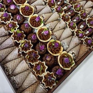 عکس  سینی حلوا زعفرانی مجلسی 120 عددی