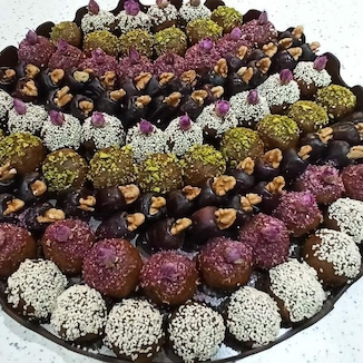 عکس سینی مخلوط حلوا و خرما مجلسی 120 عددی