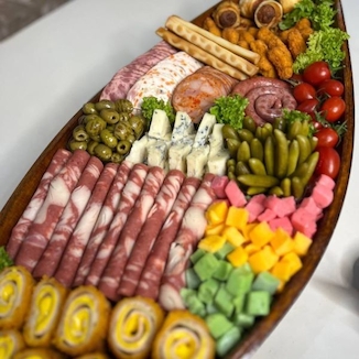 عکس کشتی مزه طلایی 15 نفره | سینی مژه میکس ژامبون، پنیر و سوخاری