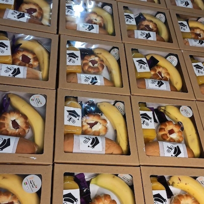 پک پذیرایی ویژه جلسهٔ دفاع